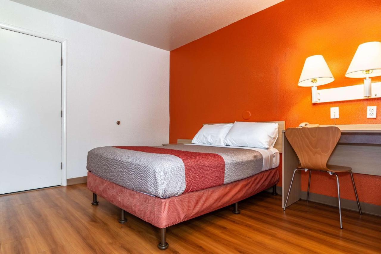 Motel 6-Palm Springs, Ca - East - Palm Canyon Екстериор снимка