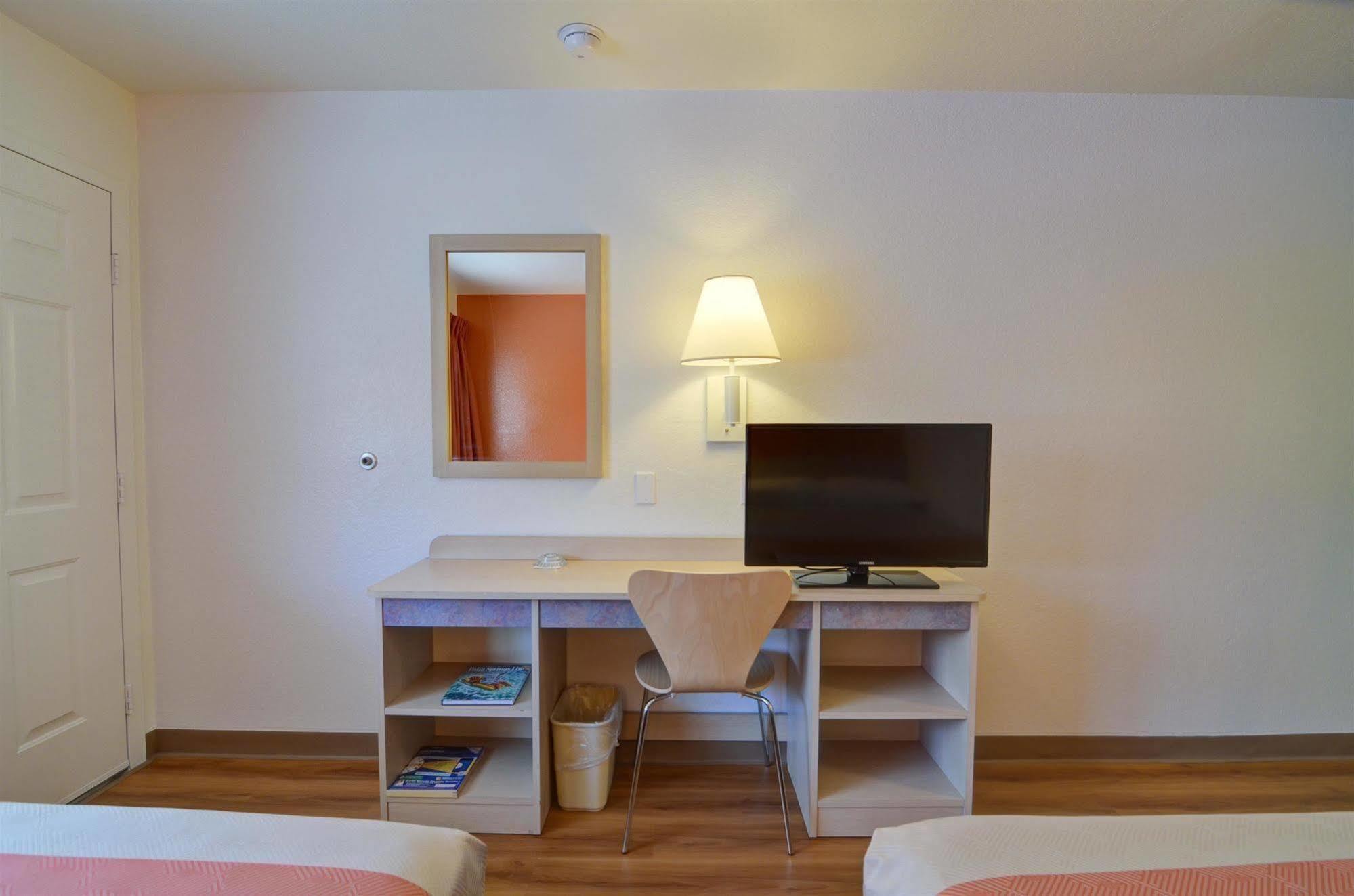 Motel 6-Palm Springs, Ca - East - Palm Canyon Екстериор снимка