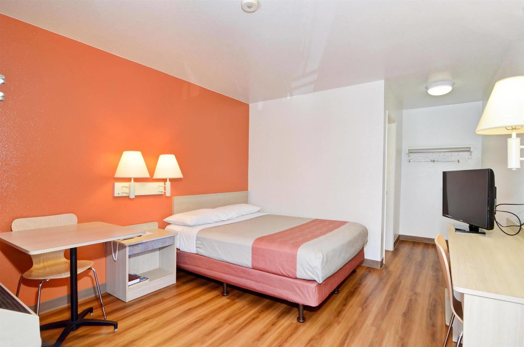 Motel 6-Palm Springs, Ca - East - Palm Canyon Екстериор снимка