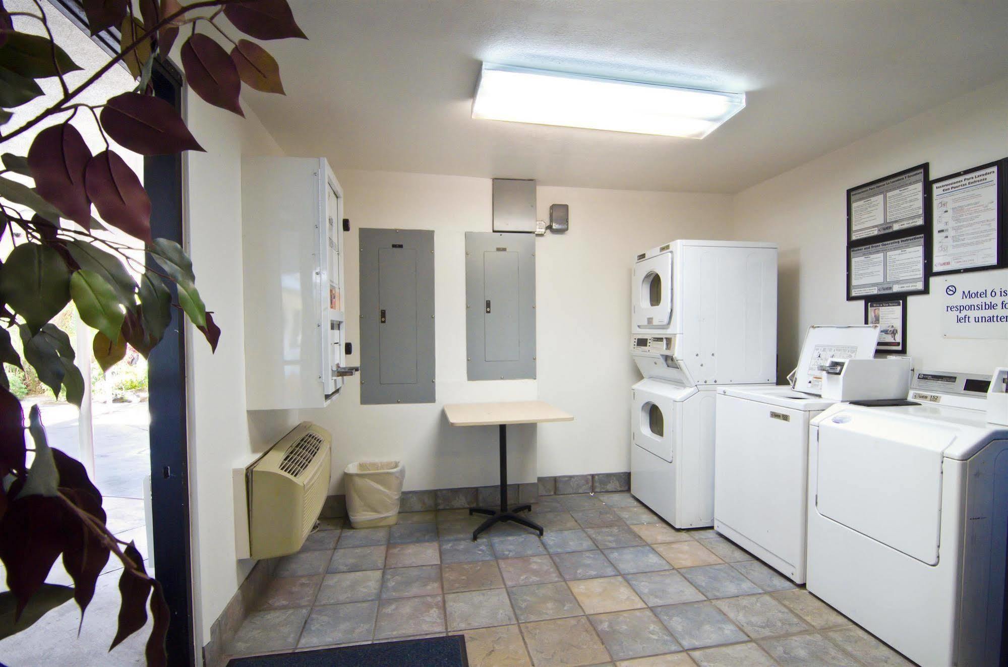 Motel 6-Palm Springs, Ca - East - Palm Canyon Екстериор снимка