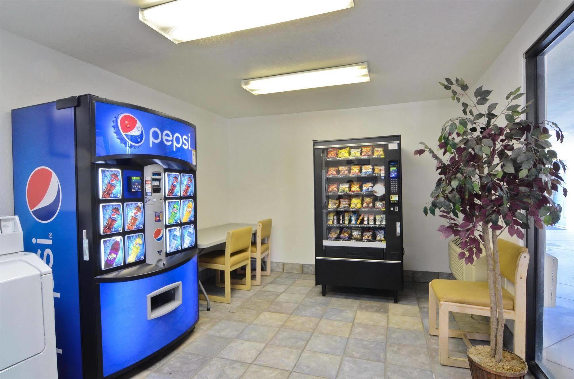 Motel 6-Palm Springs, Ca - East - Palm Canyon Екстериор снимка